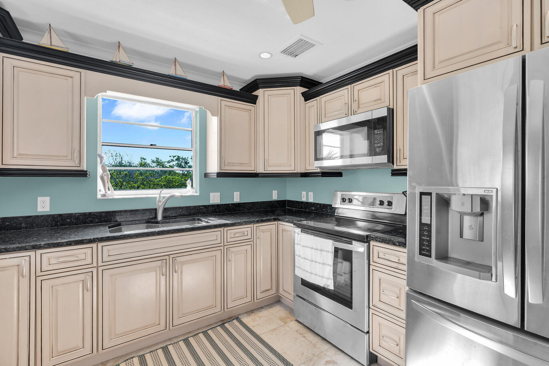 1 Stillwright Way Key Largo, FL 33037 - Photo 19 of 40 Kitchen