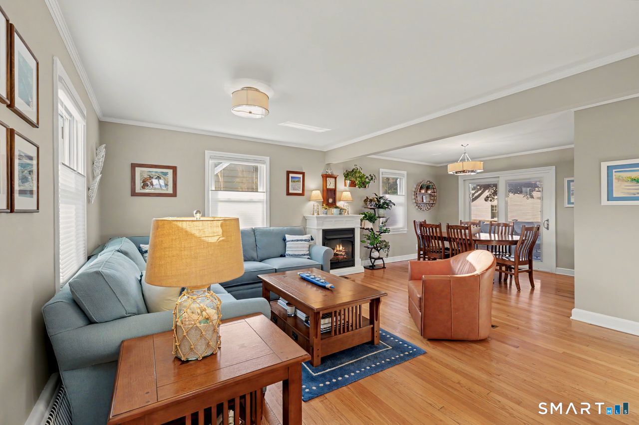 427 Reef Road Fairfield, CT 06824 - Photo 4 of 31