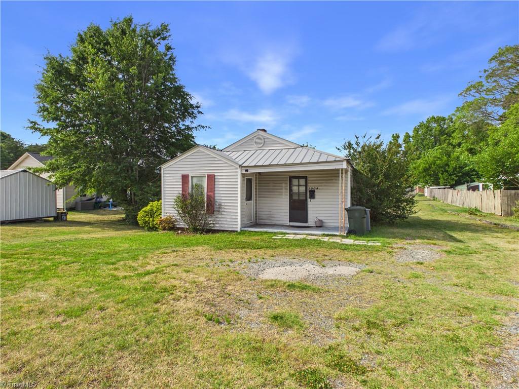 1004 Unity Street Thomasville, NC 27360 - Photo 1 of 16