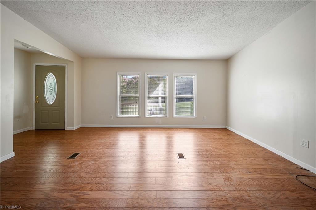 1165 Overby Road Walnut Cove, NC 27052 - Photo 31 of 42 Livingroom