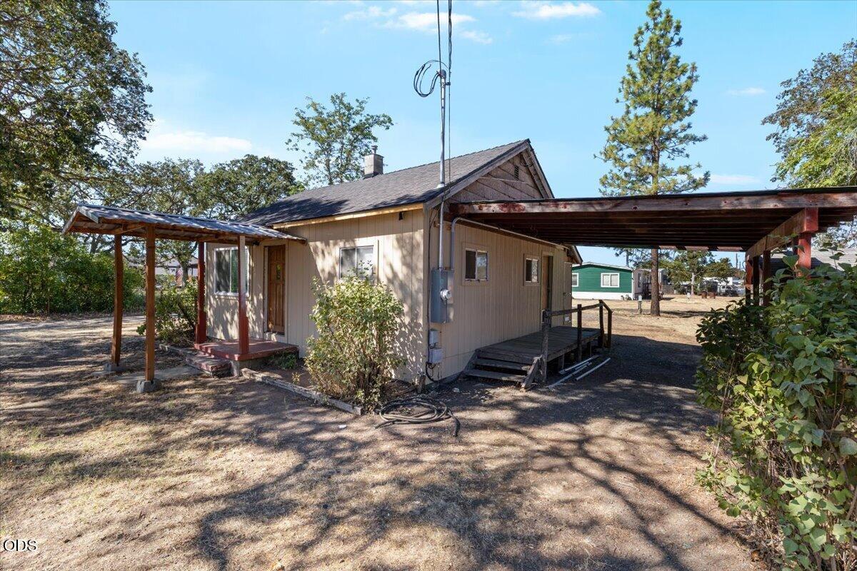 6607 Pinehurst Street Central Point, OR 97502 - Photo 4 of 12 Gallery Image 4