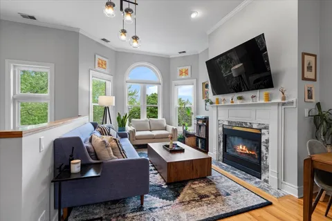 $599,000 | 3051 North Clifton Avenue, Unit 3, Chicago, IL 60657