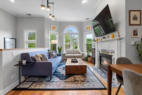 $599,000 | 3051 North Clifton Avenue, Unit 3, Chicago, IL 60657