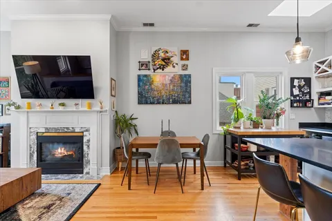 $599,000 | 3051 North Clifton Avenue, Unit 3, Chicago, IL 60657