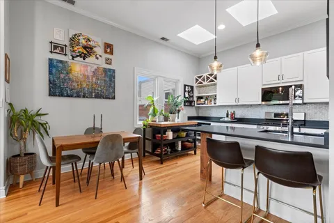 $599,000 | 3051 North Clifton Avenue, Unit 3, Chicago, IL 60657