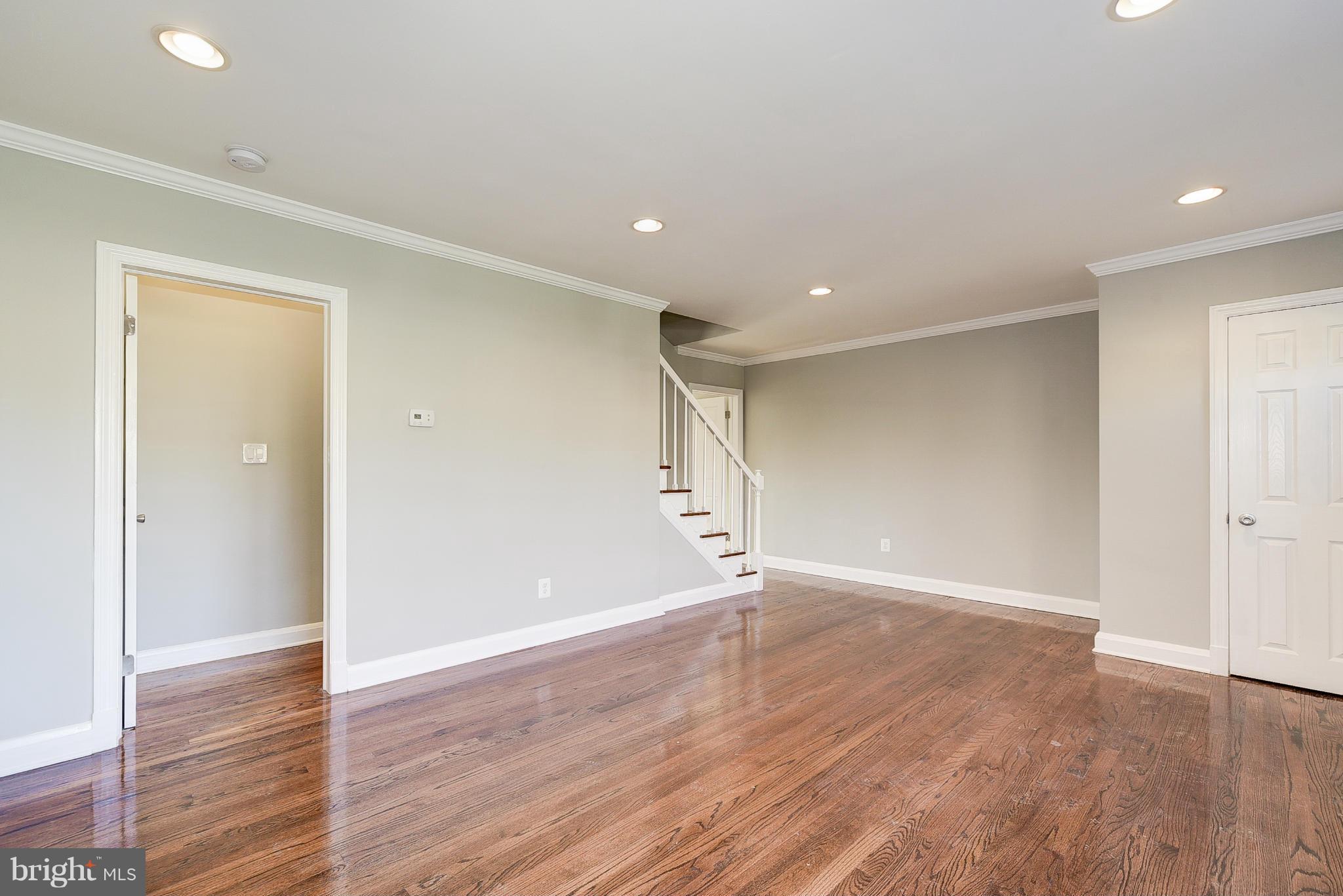 1613 Heathfield Road Baltimore, MD 21239 - Photo 8 of 30 Living Room