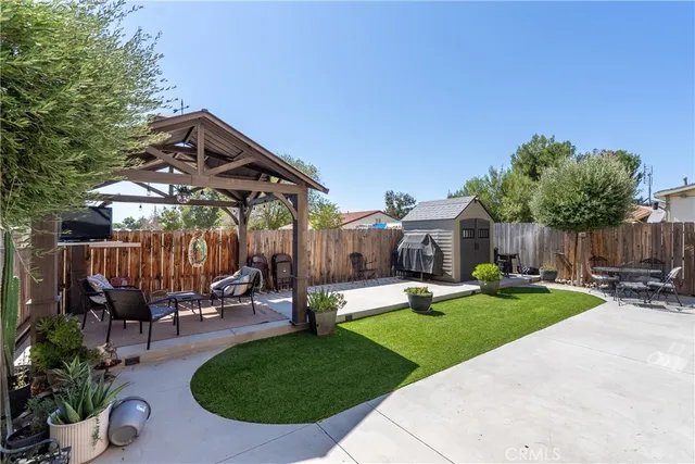 a view of a house with backyard and sitting area