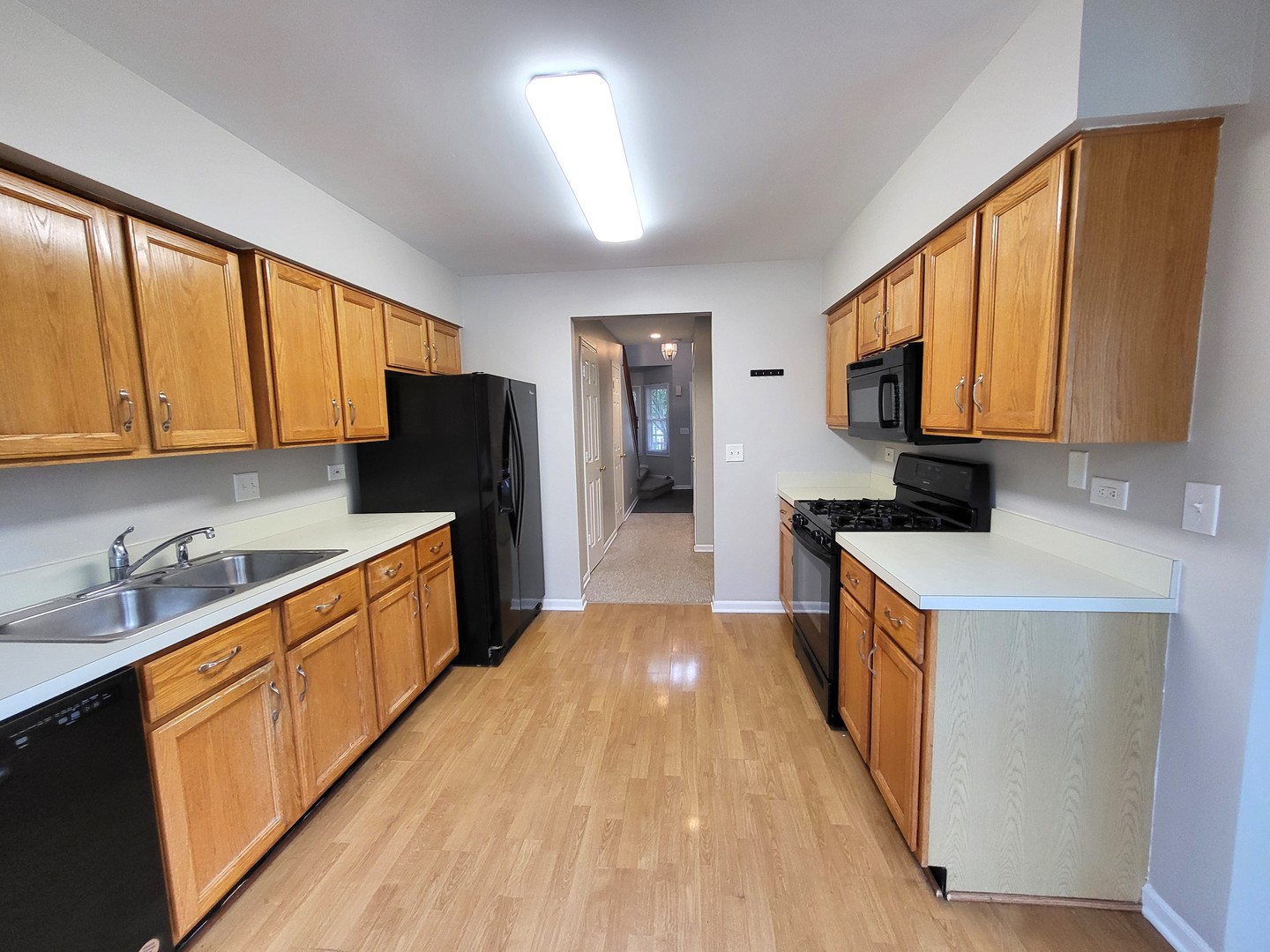 250 Spring Point Drive Carpentersville, IL 60110 - Photo 4 of 26