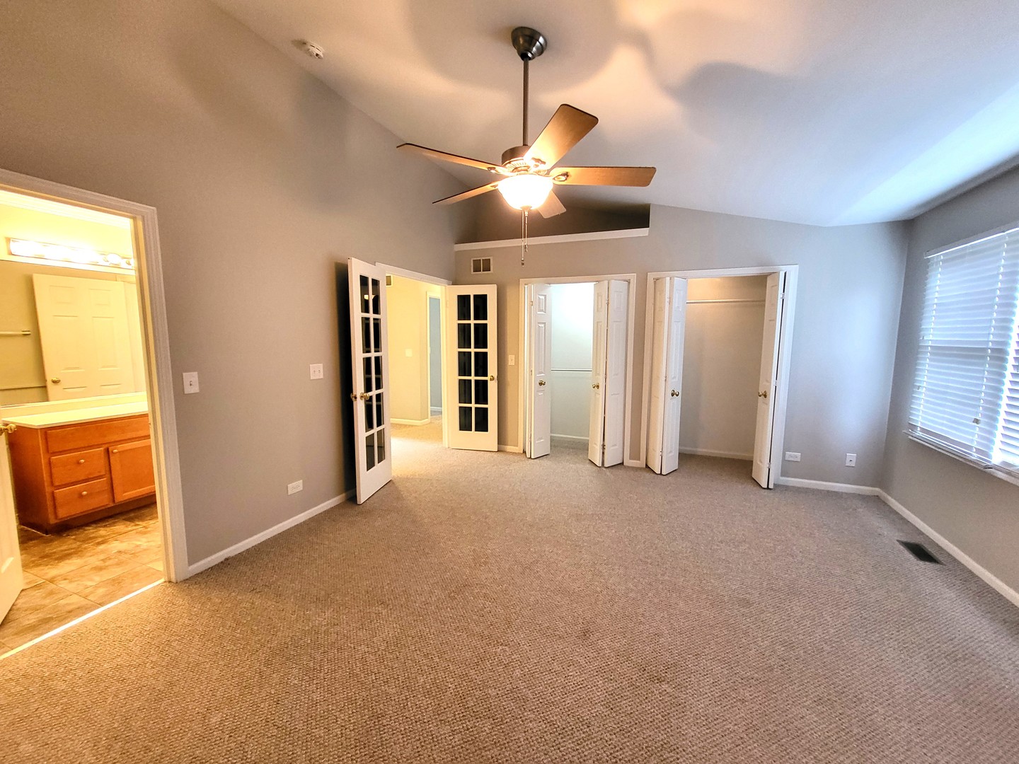 250 Spring Point Drive Carpentersville, IL 60110 - Photo 9 of 26