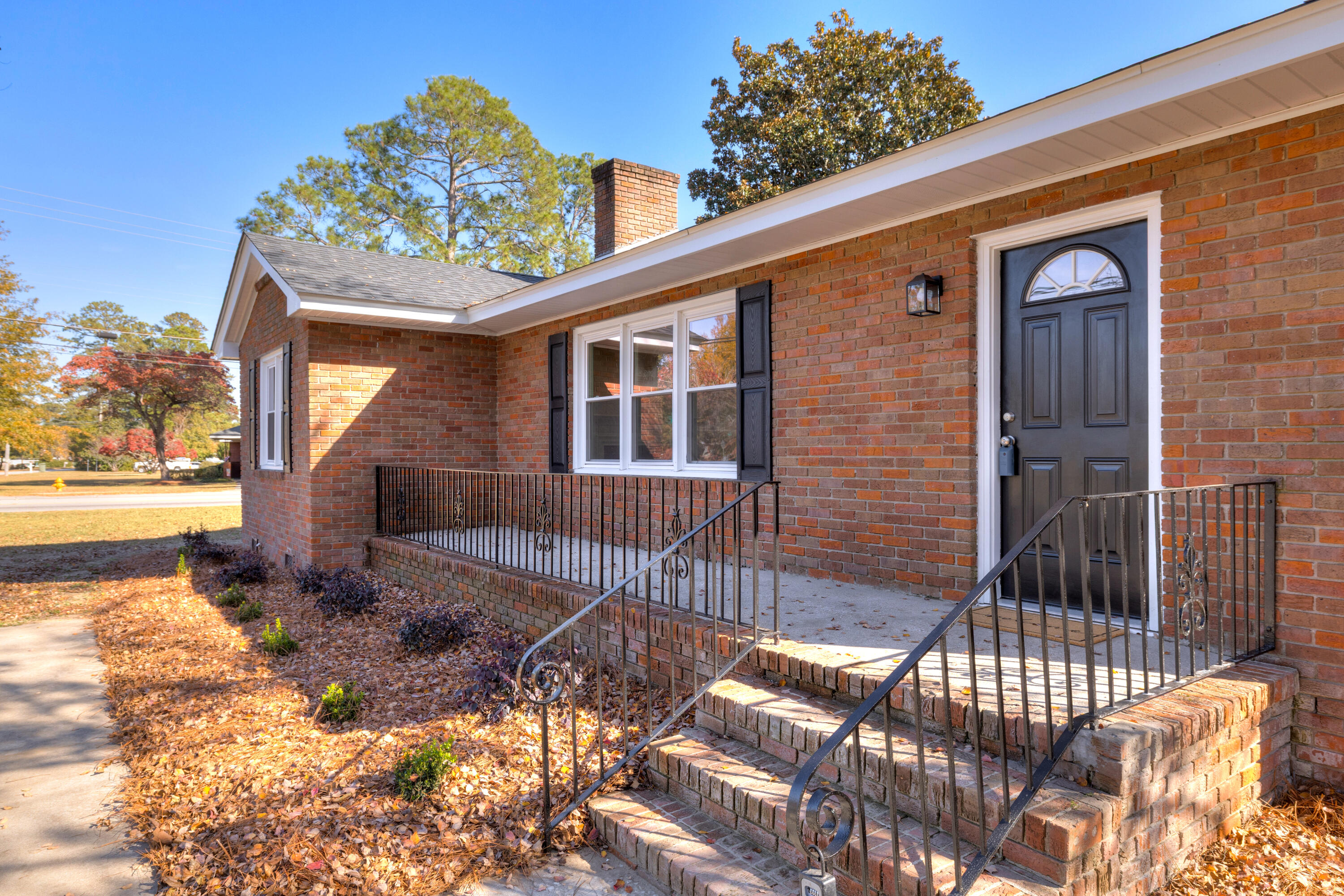 402 Adams Avenue Sumter, SC 29150 - Photo 4 of 38
