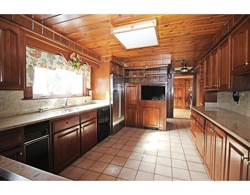 15 Fox Road Wakefield, MA 01880 - Photo 12 of 30 Gallery Image 12