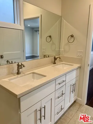 $3,500 | 1913 North Commonwealth Avenue, Los Angeles, CA 90027