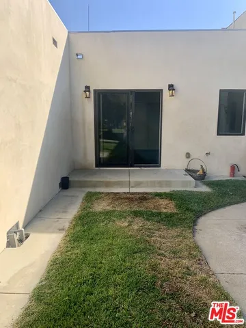 $3,500 | 1913 North Commonwealth Avenue, Los Angeles, CA 90027