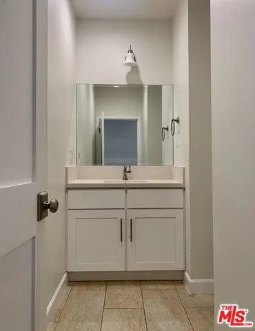 $3,500 | 1913 North Commonwealth Avenue, Los Angeles, CA 90027