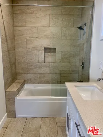 $3,500 | 1913 North Commonwealth Avenue, Los Angeles, CA 90027