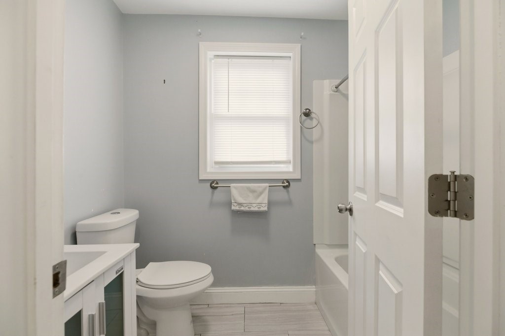 6 Woolsey Road, Unit A Middletown, RI 02842 - Photo 15 of 20