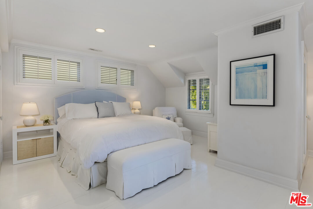 23430 Malibu Colony Road, Unit 95 Malibu, CA 90265 - Photo 32 of 35 a bedroom with a bed and a night stand