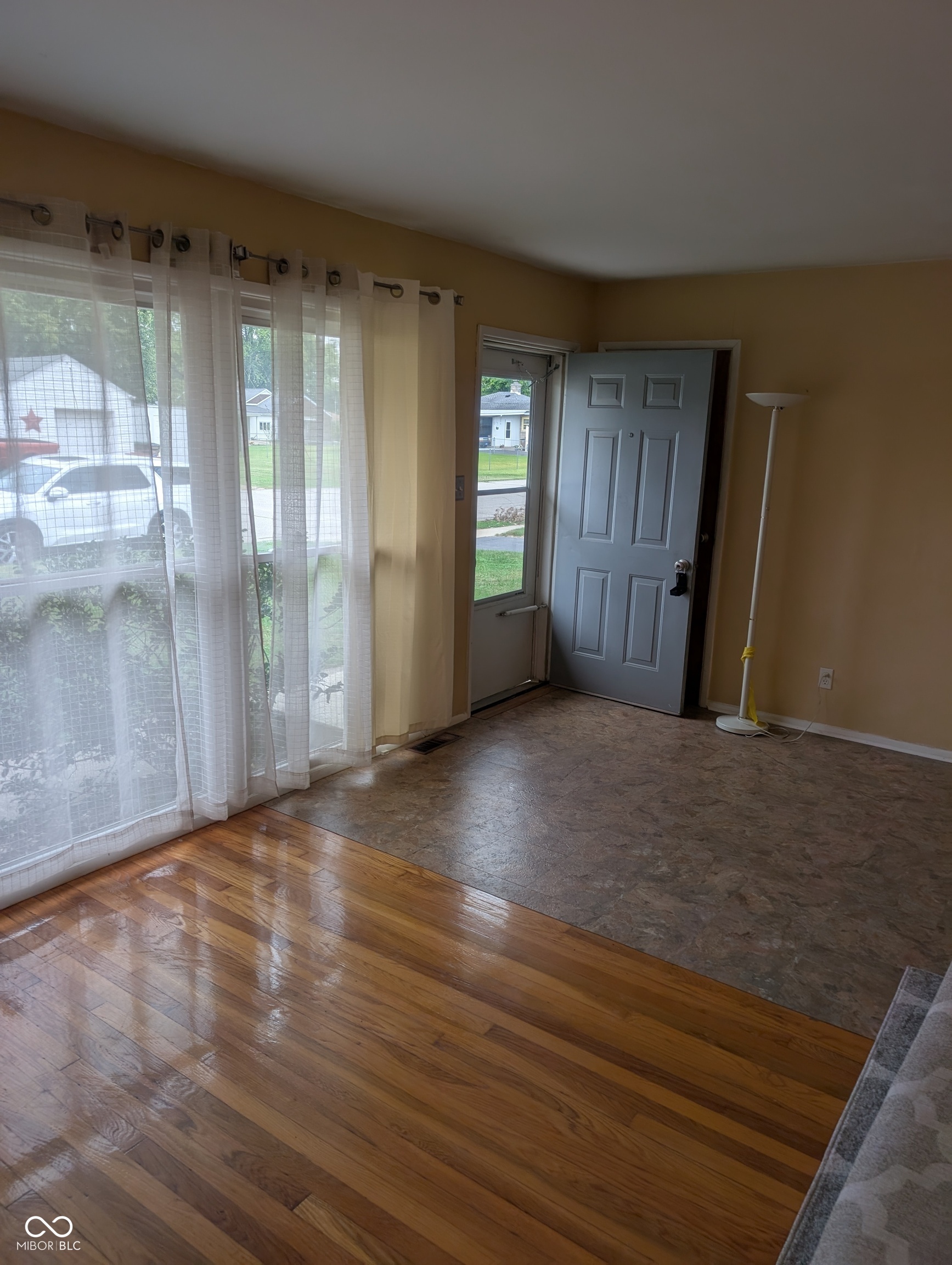 2905 Kentucky Avenue Columbus, IN 47201 - Photo 3 of 14