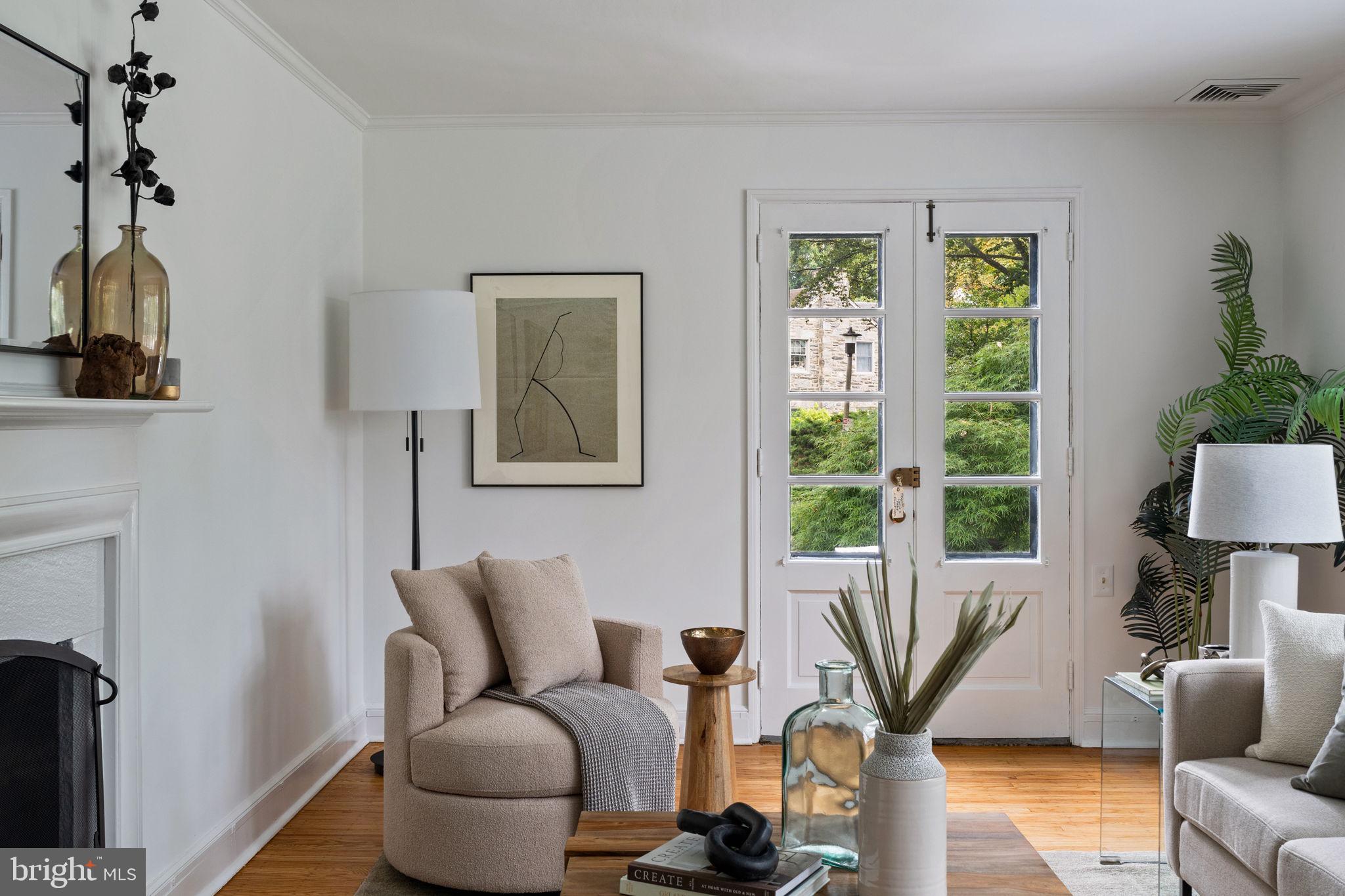 3937 Netherfield Road Philadelphia, PA 19129 - Photo 20 of 84 a living room with furniture and a window