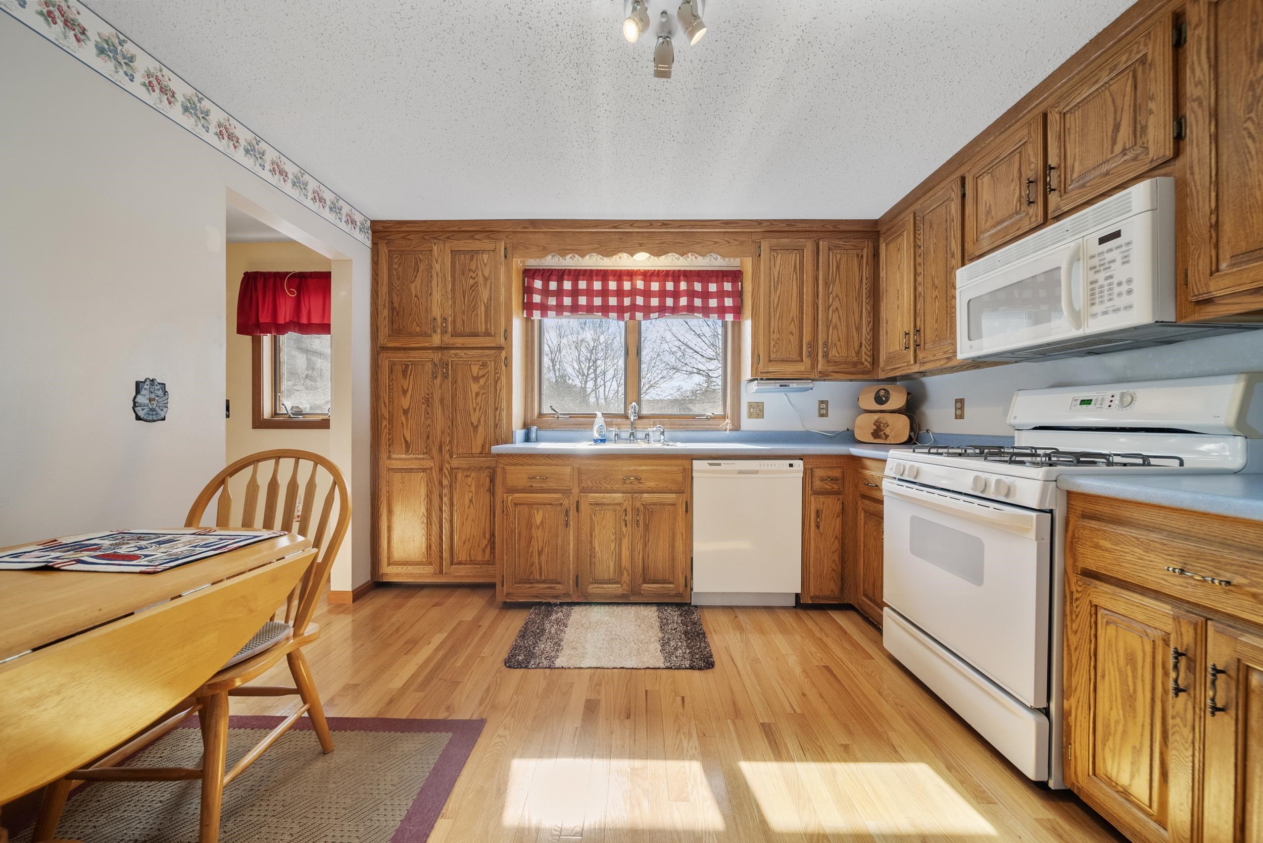 11 Gloucester Lane Nashua, NH 03063 - Photo 7 of 29