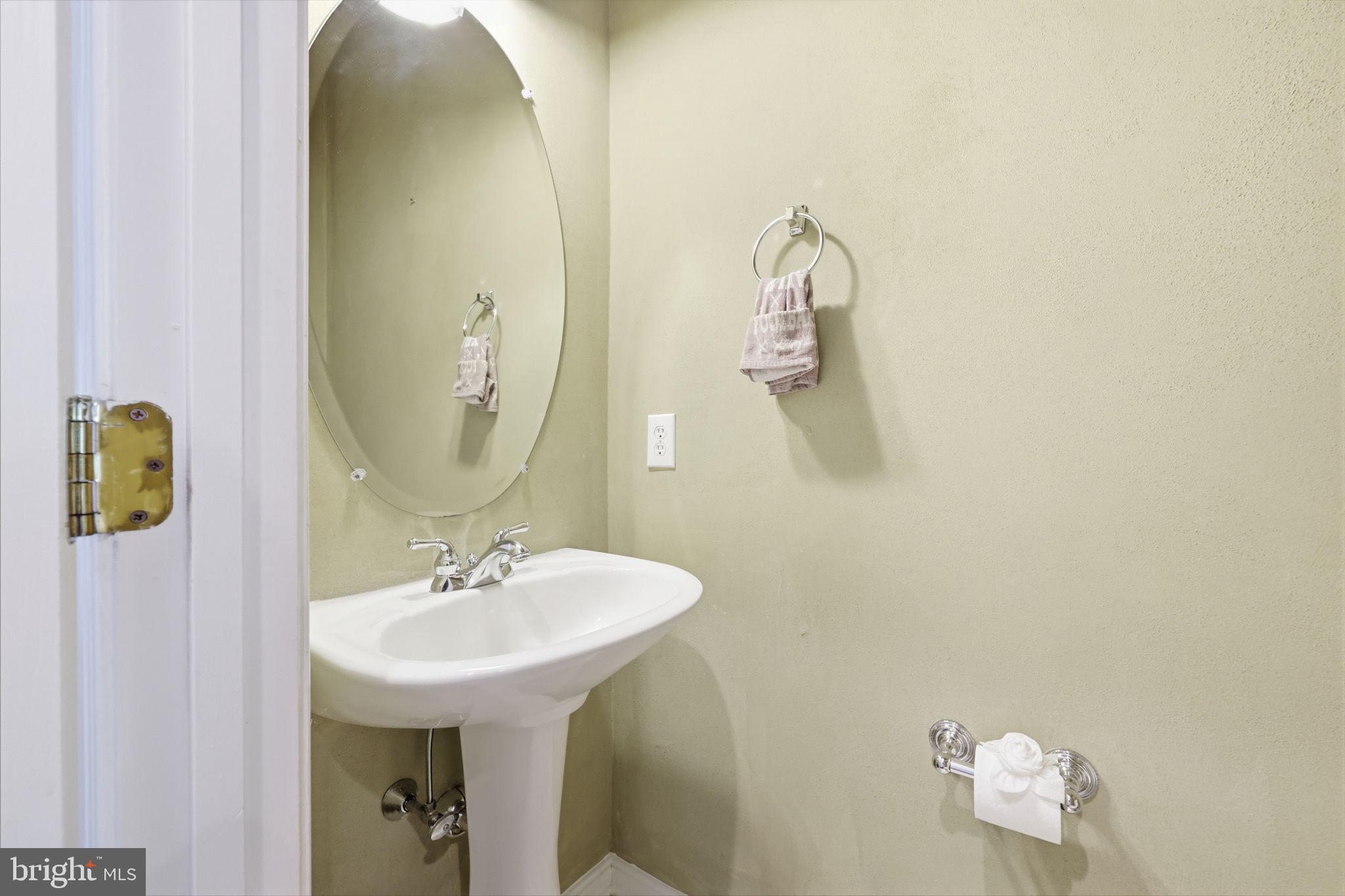 19 Addison Court Doylestown, PA 18901 - Photo 20 of 45 Powder Room