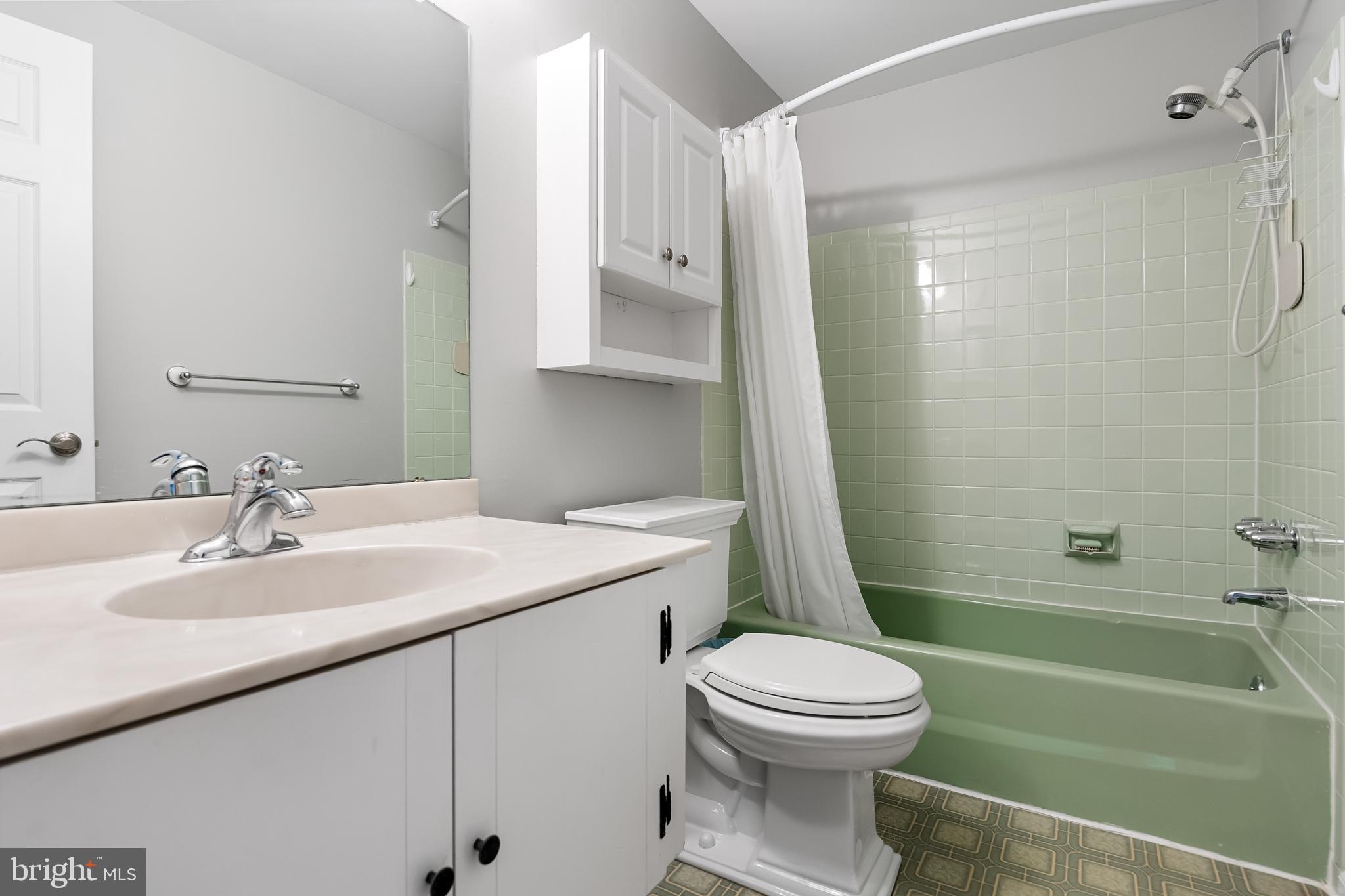 152 Coopers Kill Road Delran, NJ 08075 - Photo 19 of 24 Bathroom