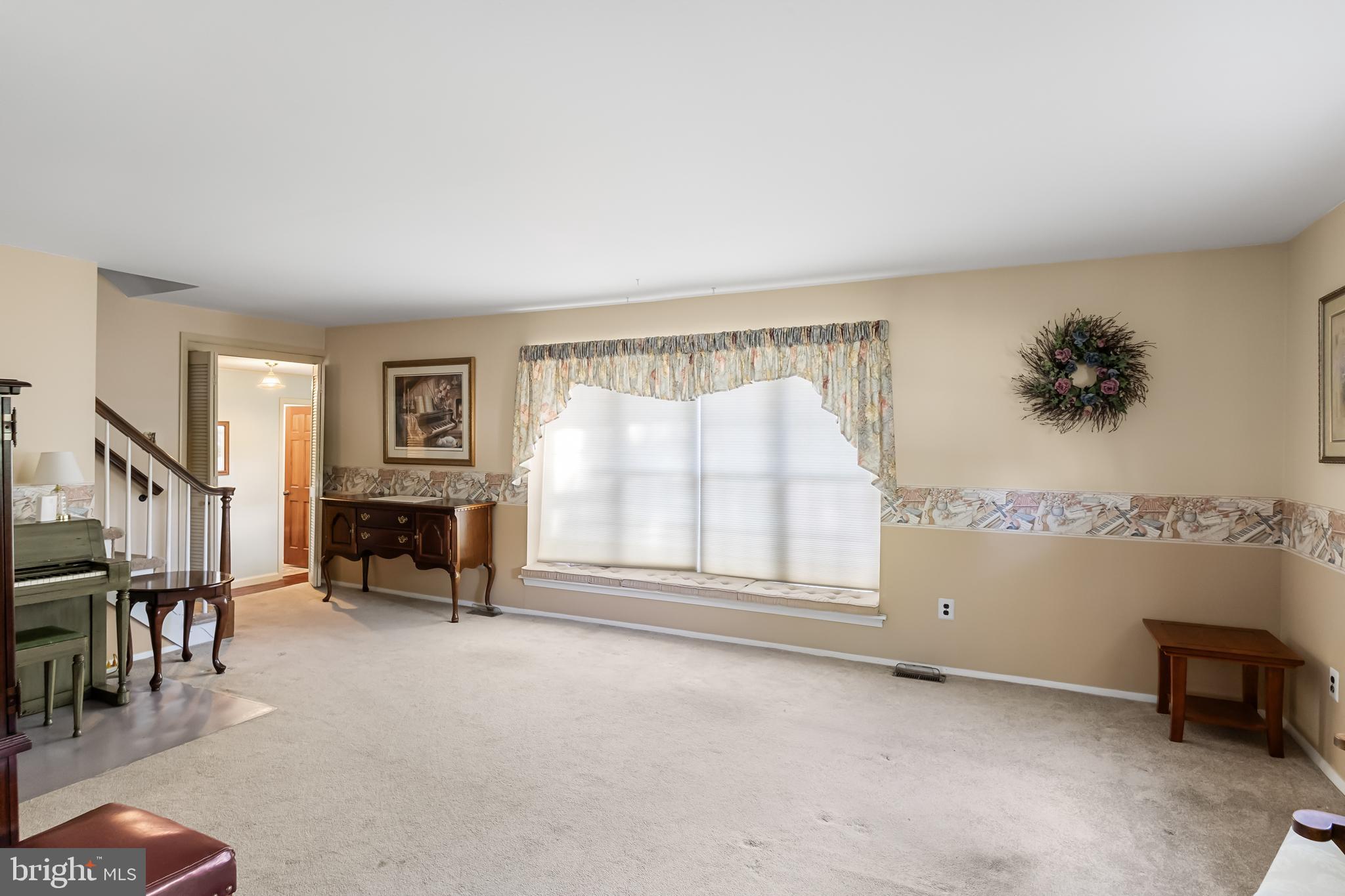 152 Coopers Kill Road Delran, NJ 08075 - Photo 4 of 24 Living Room