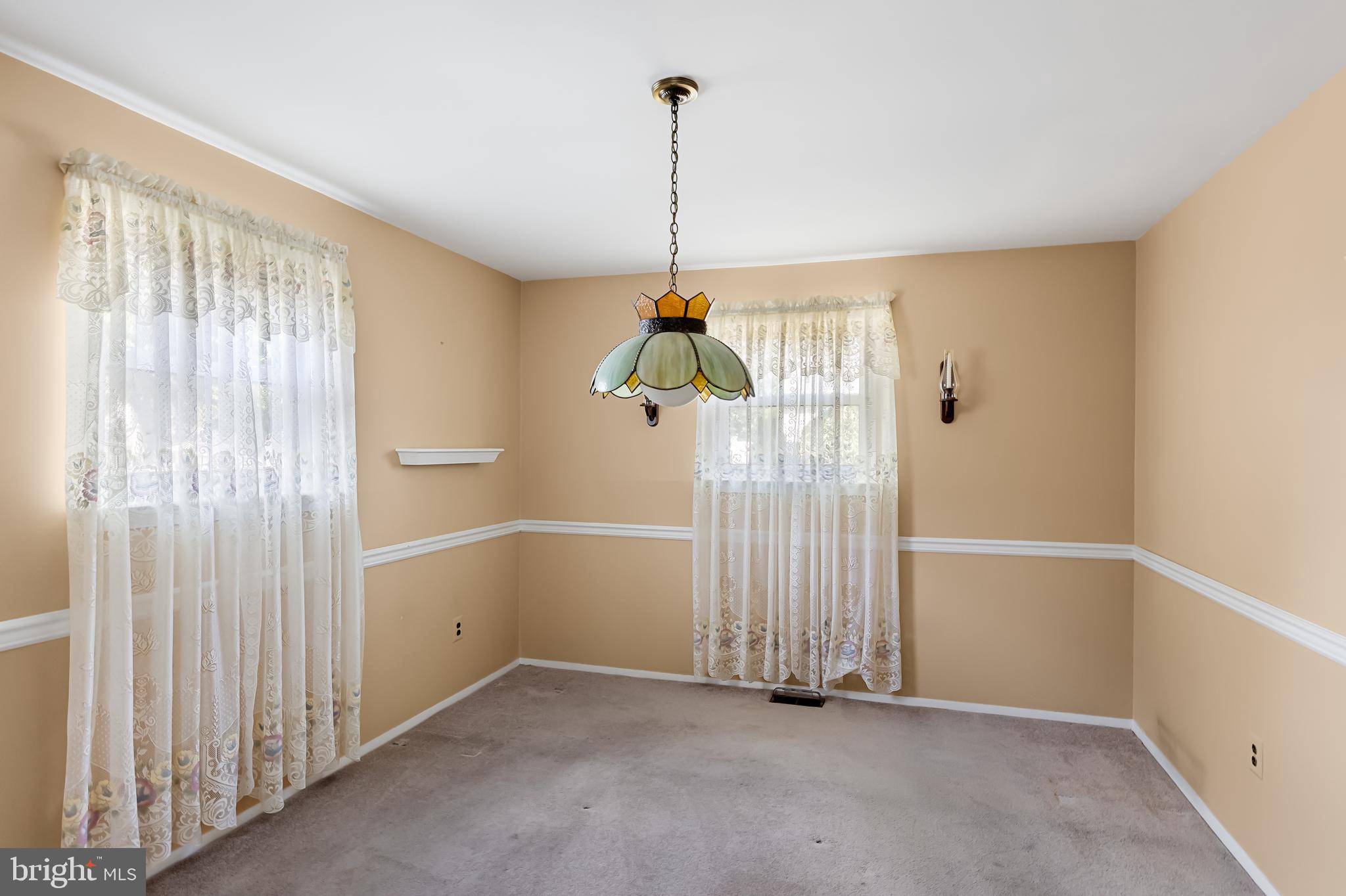 152 Coopers Kill Road Delran, NJ 08075 - Photo 6 of 24 Dining Room