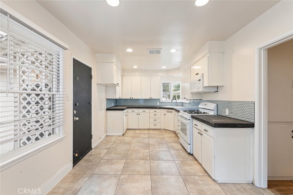 5663 Osburn Place Riverside, CA 92506 - Photo 10 of 38