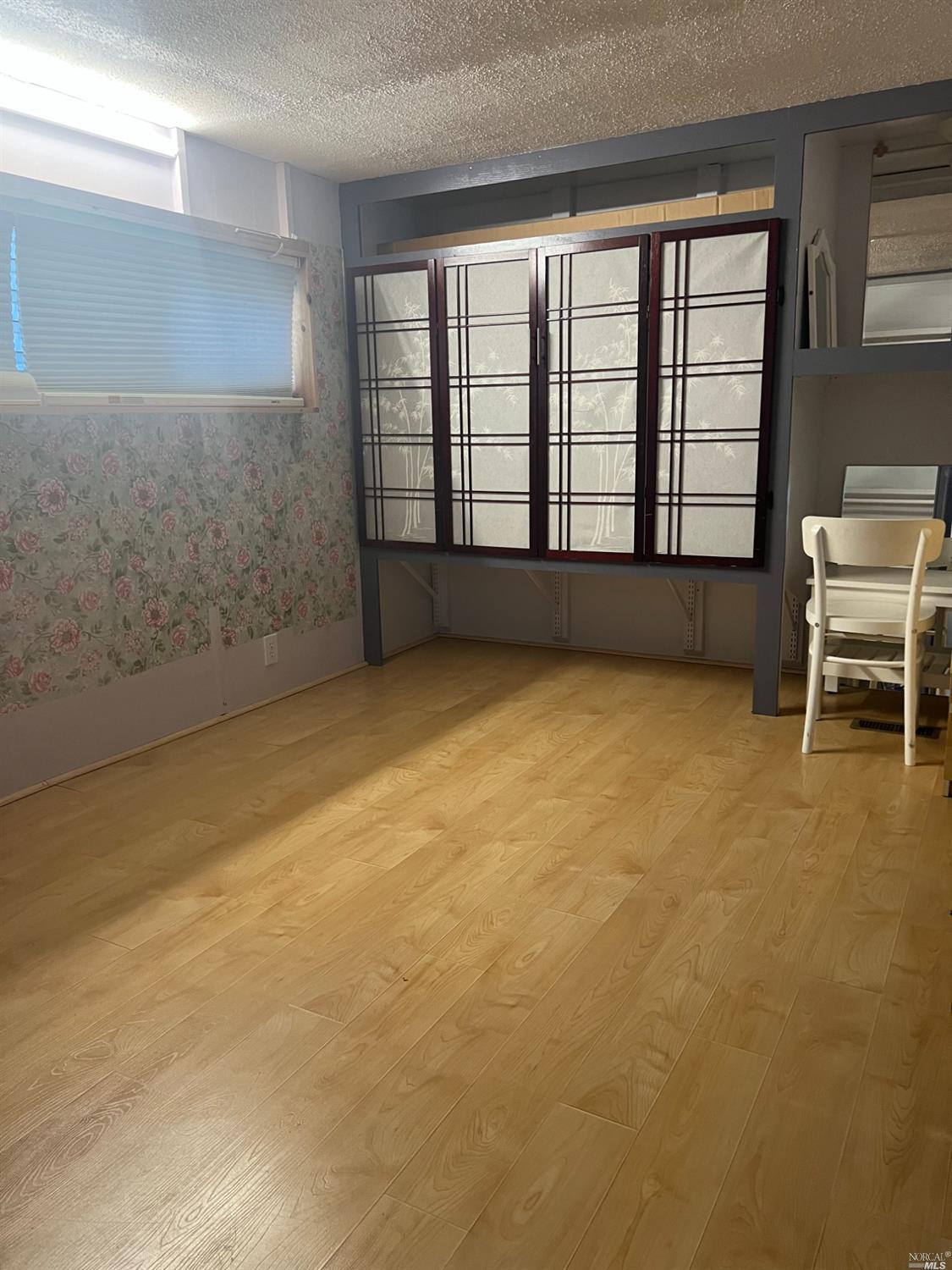 2130 Redwood Highway, Unit F5 Greenbrae, CA 94904 - Photo 12 of 20 an empty room with a fireplace