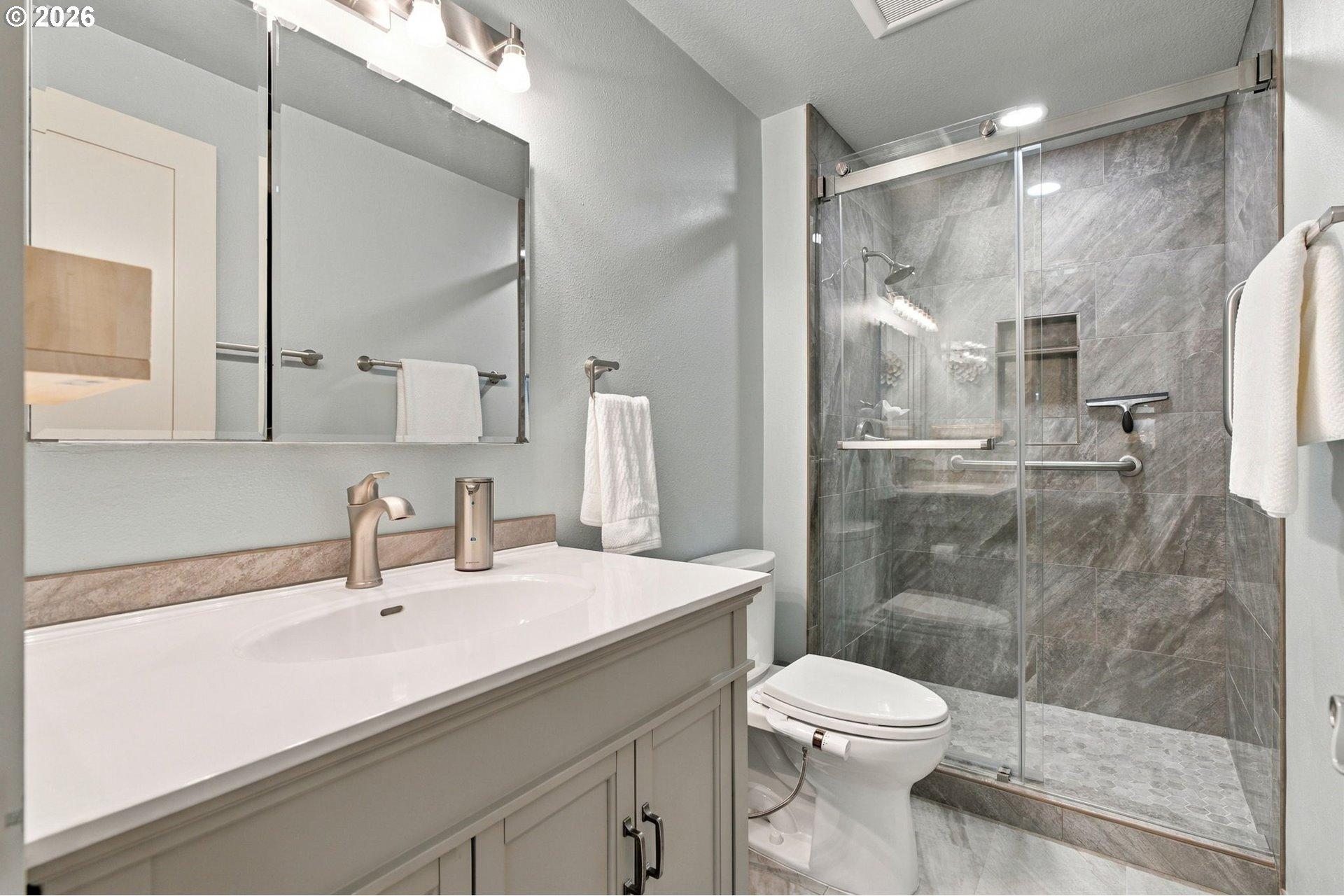 5630 South Riverside Lane, Unit 7 Portland, OR 97239 - Photo 18 of 40 Gallery Image 18