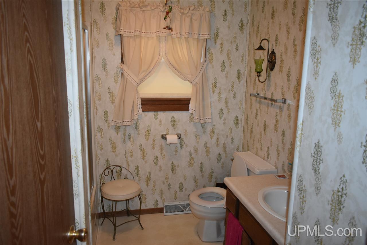 5086 Danforth Road Escanaba, MI 49829 - Photo 17 of 27