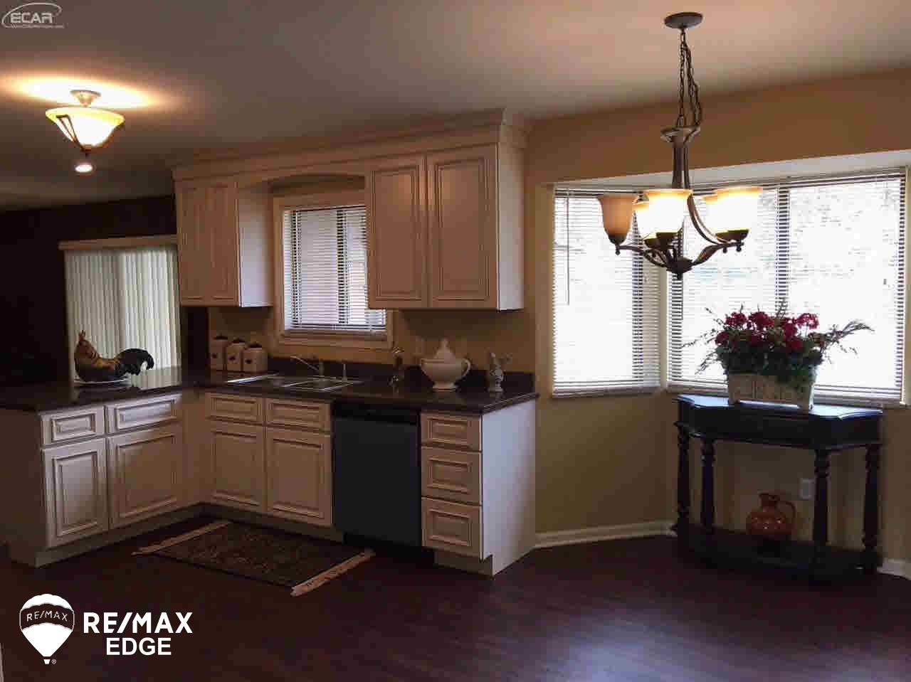 3179 Old Farm Road Flint, MI 48507 - Photo 8 of 28 21261692-7.JPG