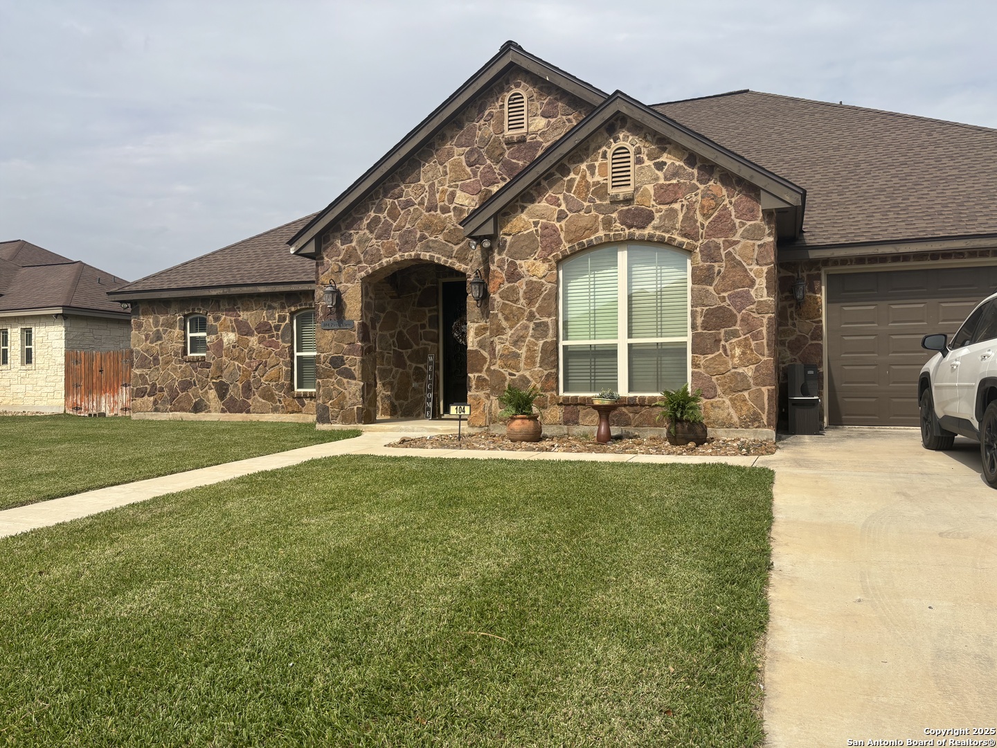 104 Park View Poth, TX 78147 - Photo 2 of 54