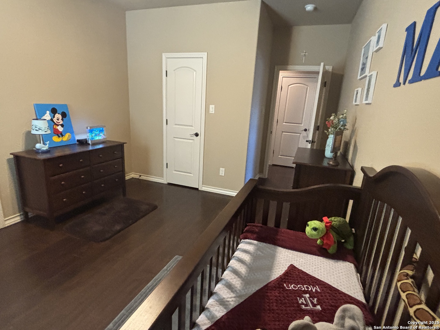 104 Park View Poth, TX 78147 - Photo 34 of 54 a living room with furniture and wooden floor