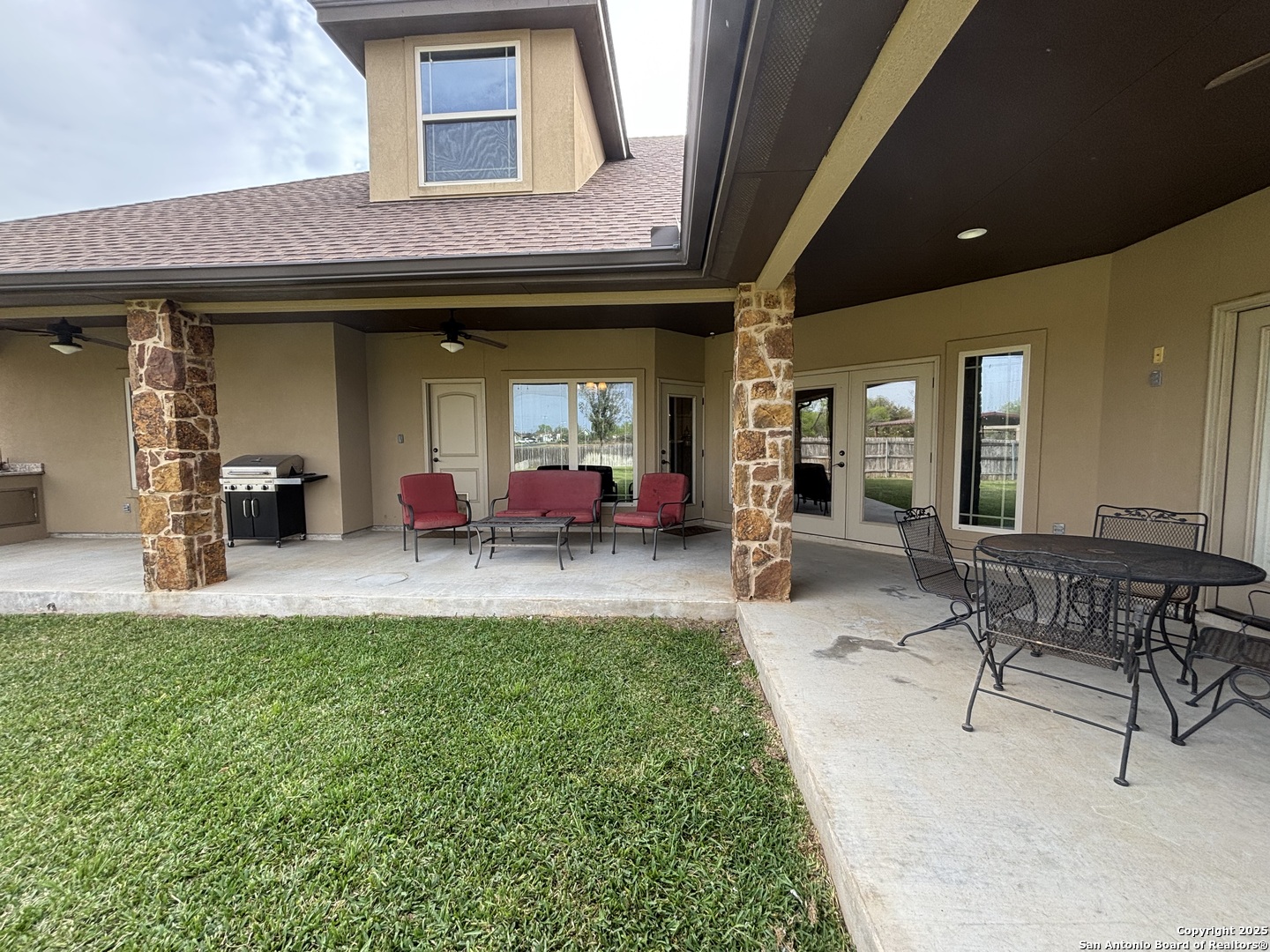 104 Park View Poth, TX 78147 - Photo 54 of 54 a view of a lobby with a porch