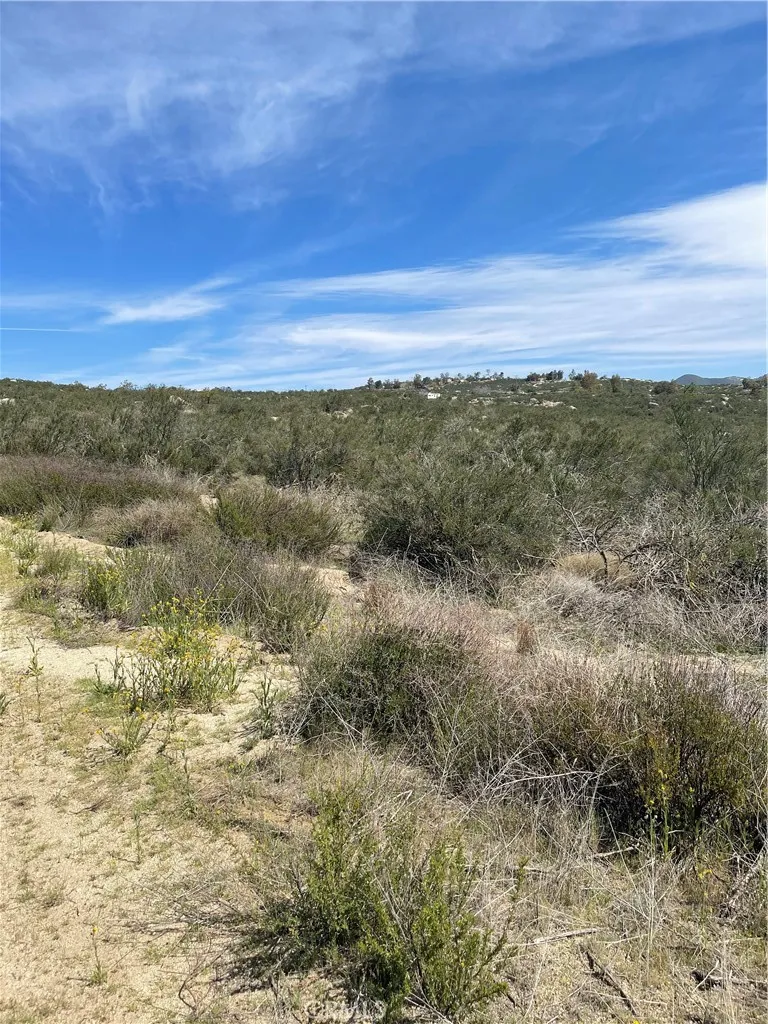 86 Madera Street Hemet, CA 92544 - Photo 2 of 3 a view of a city