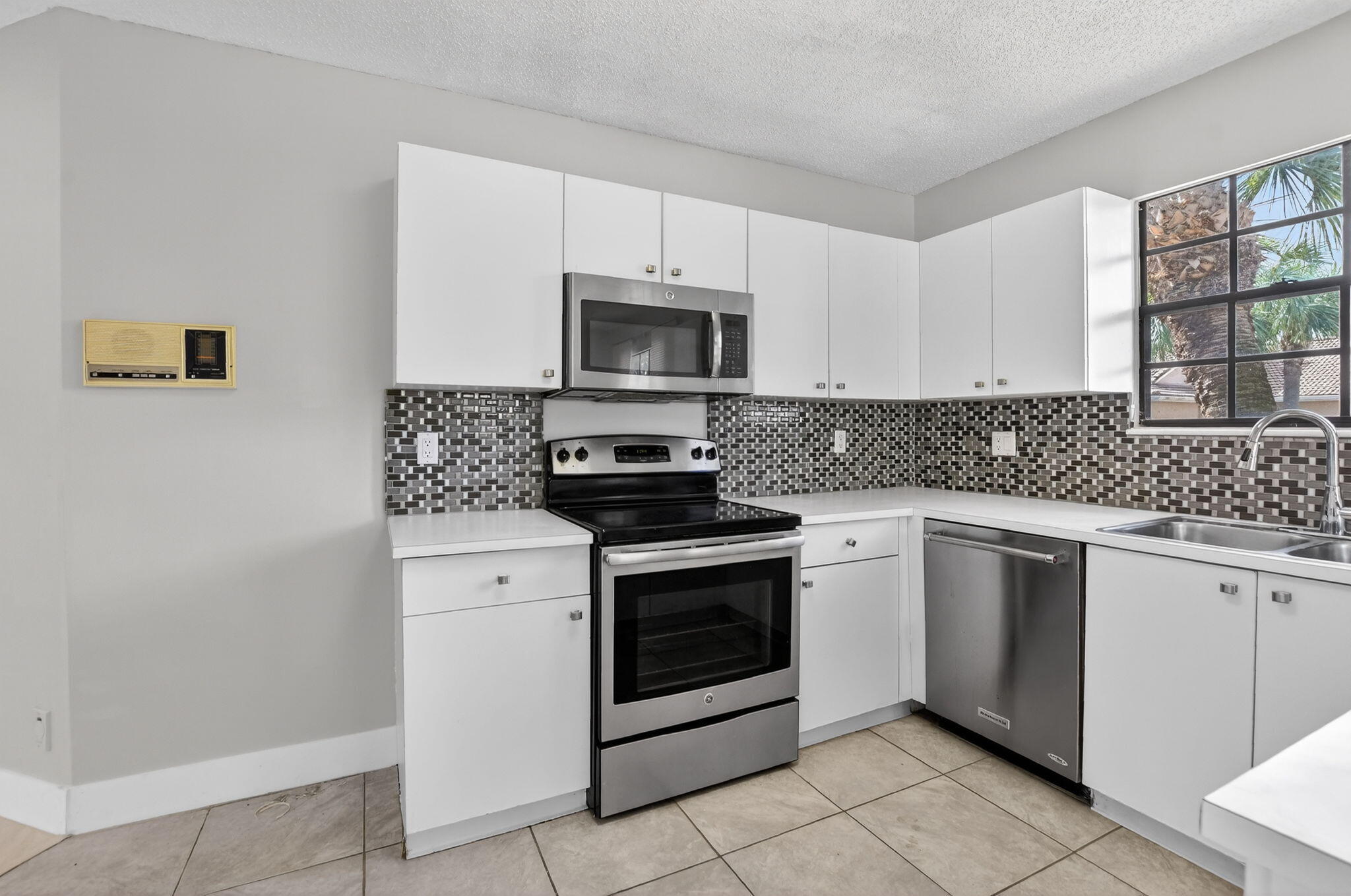 6769 Montego Bay Boulevard, Unit F Boca Raton, FL 33433 - Photo 12 of 35 15-web-or-mls-DSC_7055