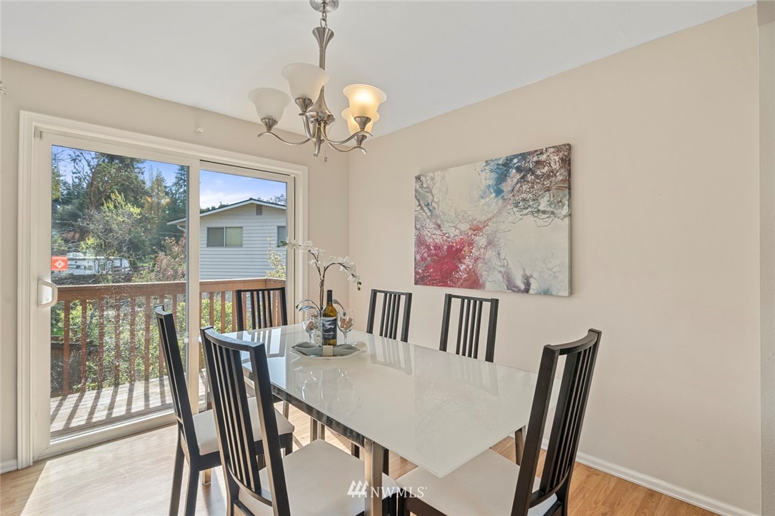 811 14th Way Southwest Edmonds, WA 98020 - Photo 4 of 26 Gallery Image 4
