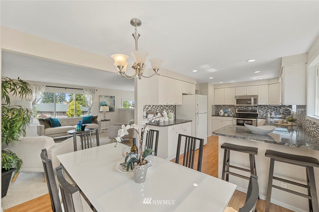 811 14th Way Southwest Edmonds, WA 98020 - Photo 5 of 26 Gallery Image 5