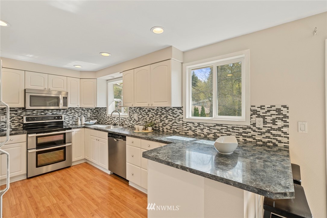 811 14th Way Southwest Edmonds, WA 98020 - Photo 6 of 26 Gallery Image 6