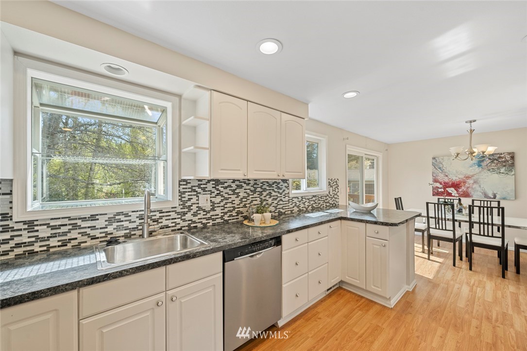 811 14th Way Southwest Edmonds, WA 98020 - Photo 7 of 26 Gallery Image 7