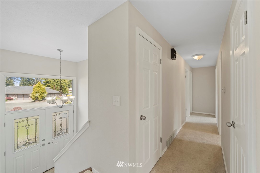 811 14th Way Southwest Edmonds, WA 98020 - Photo 8 of 26 Gallery Image 8
