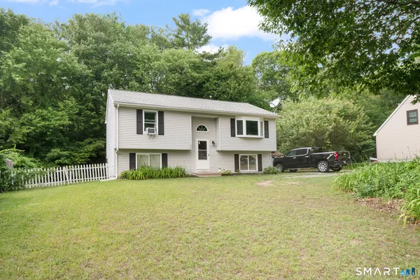$359,900 | 19 Thompson Pike, Killingly, CT 06241