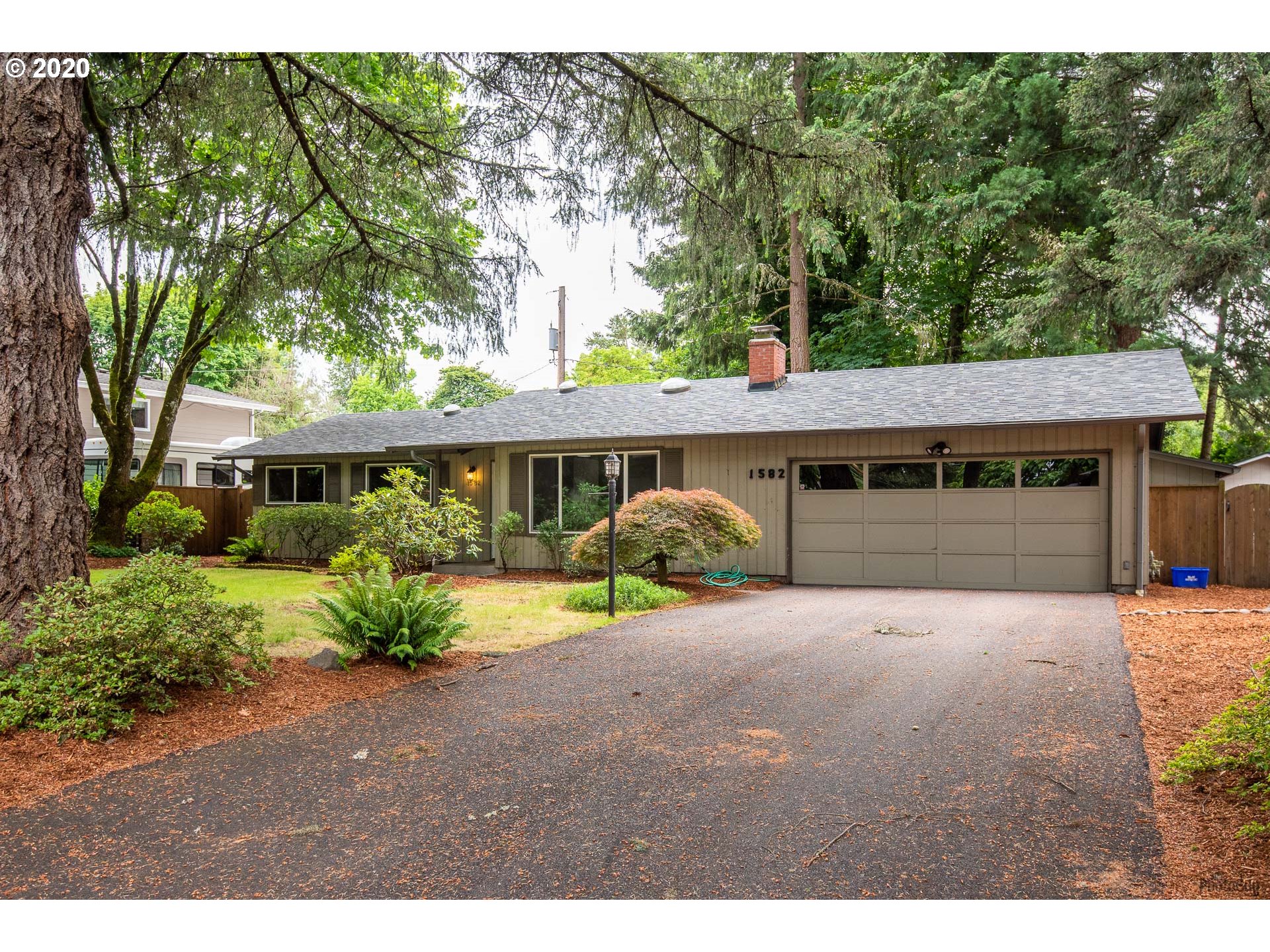 1582 Willagillespie Road Eugene, OR 97401 - Photo 2 of 32 Gallery Image 2