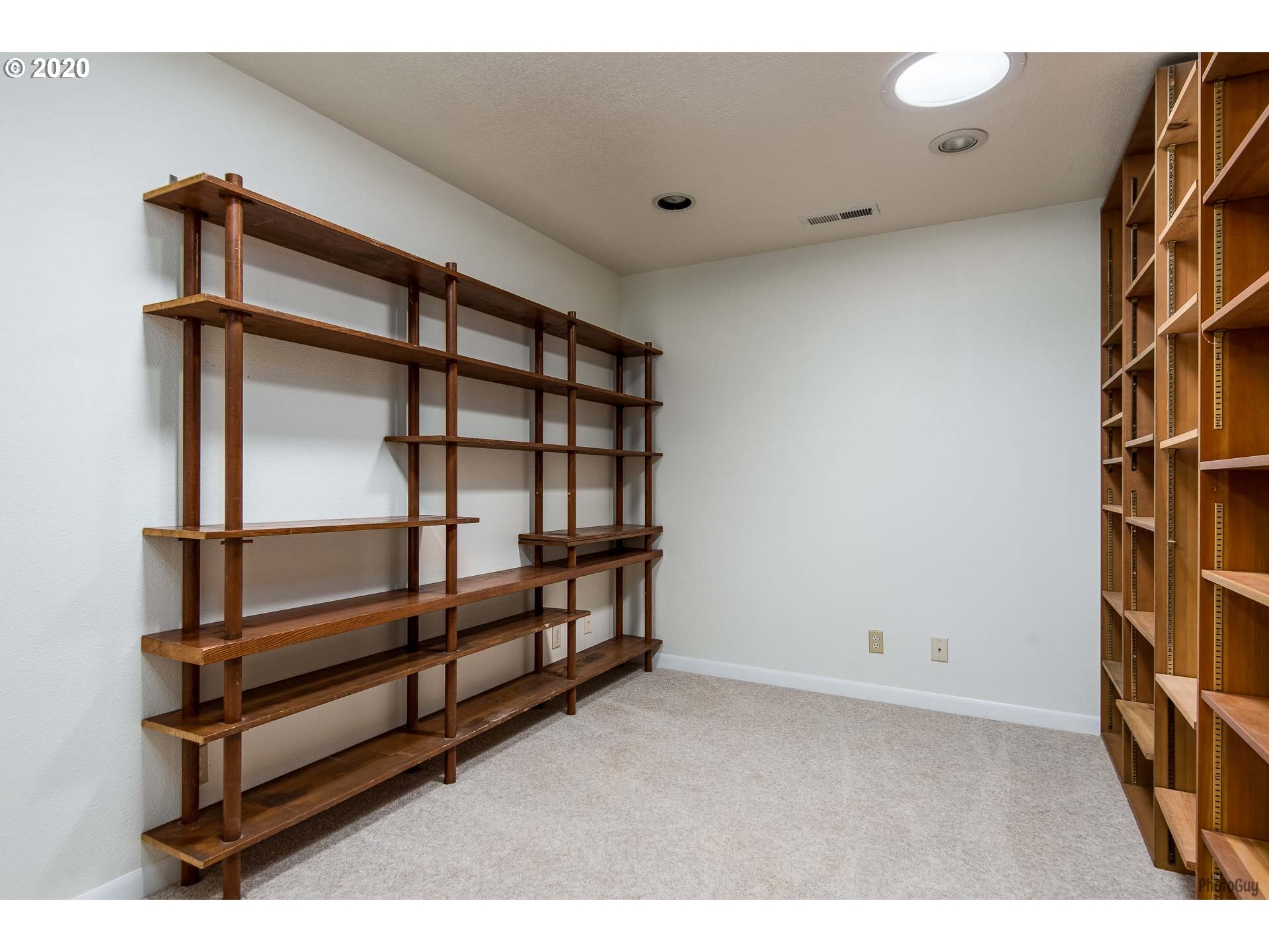 1582 Willagillespie Road Eugene, OR 97401 - Photo 12 of 32 Gallery Image 12