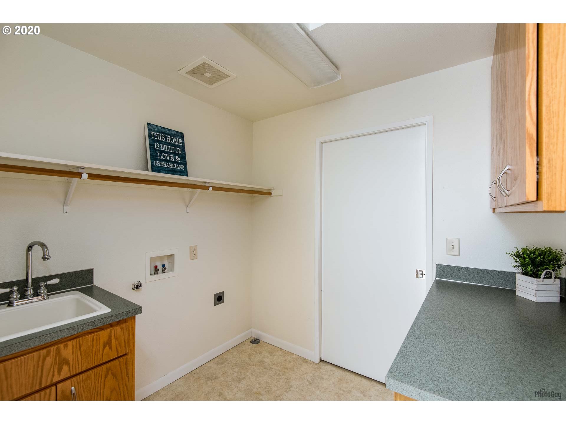 1582 Willagillespie Road Eugene, OR 97401 - Photo 13 of 32 Gallery Image 13