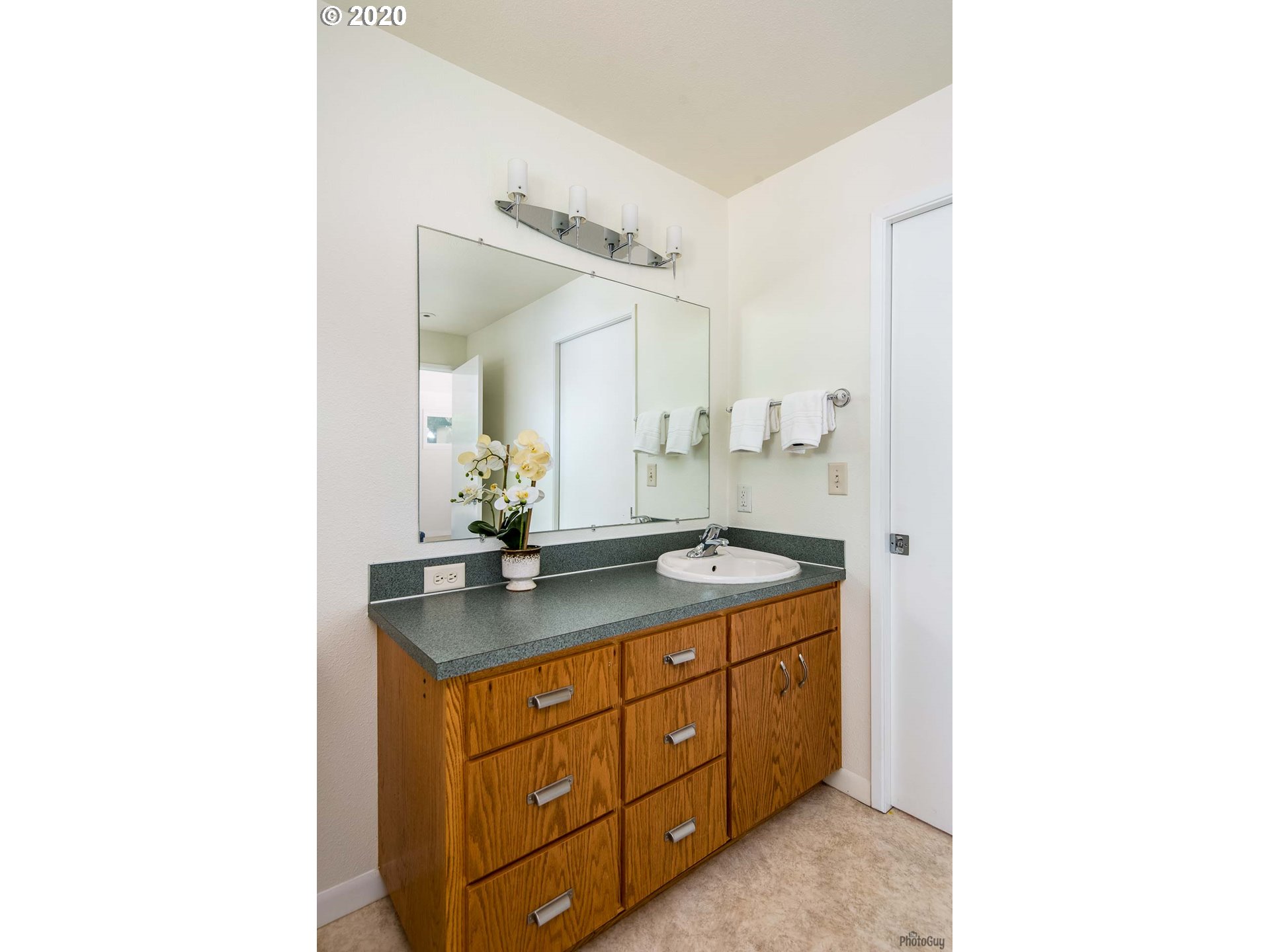 1582 Willagillespie Road Eugene, OR 97401 - Photo 19 of 32 Gallery Image 19