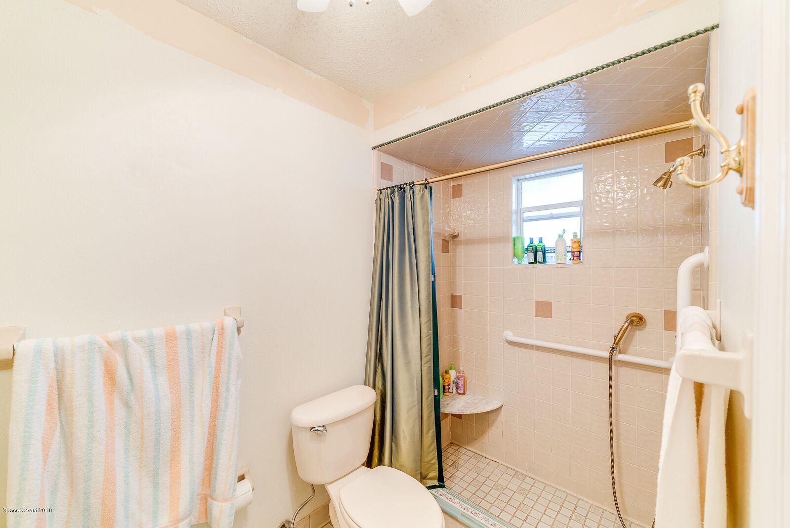 939 Raleigh Road Southeast Palm Bay, FL 32909 - Photo 18 of 30 LLV MASTER BATH 1
