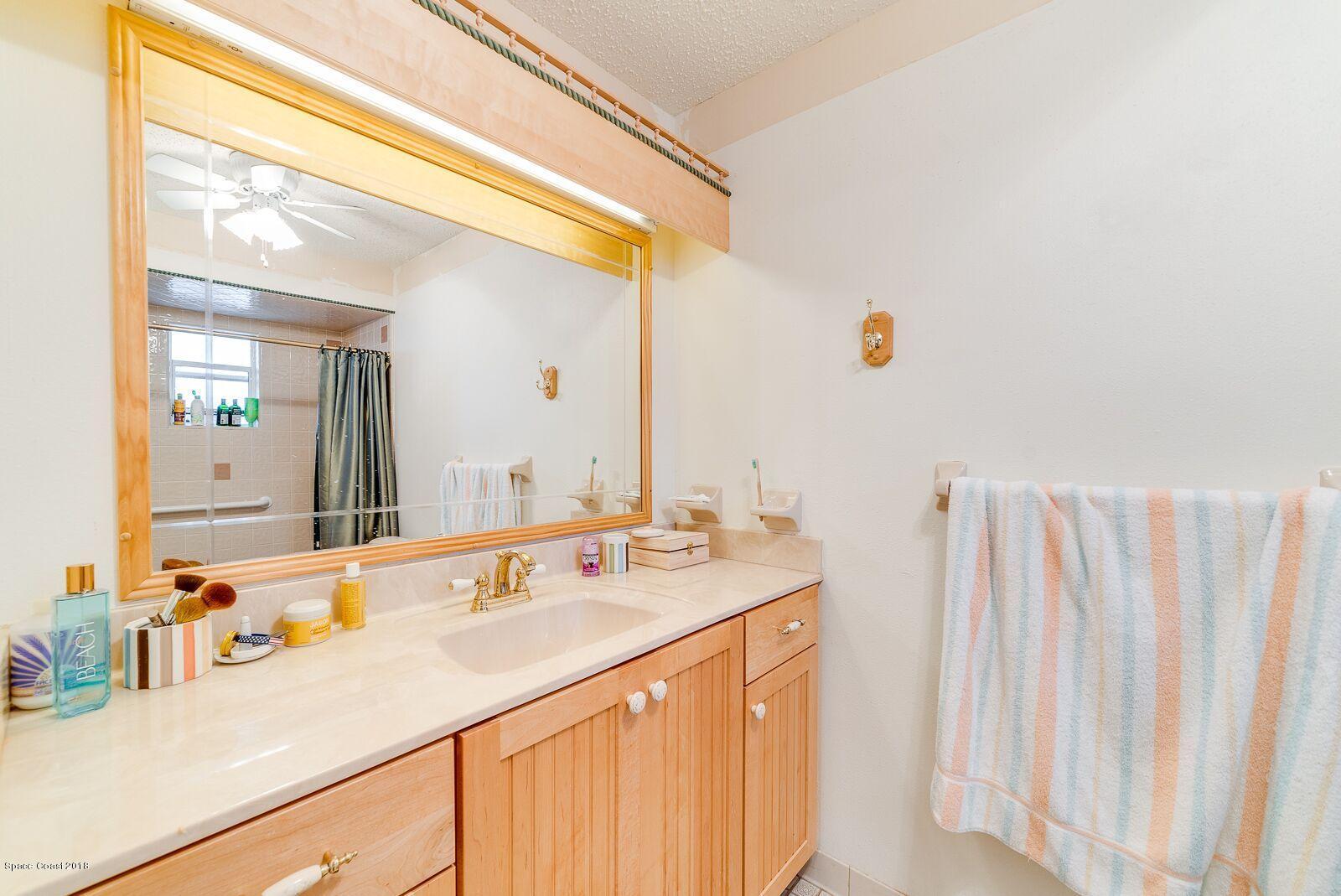 939 Raleigh Road Southeast Palm Bay, FL 32909 - Photo 19 of 30 LLV MASTER BATH 2
